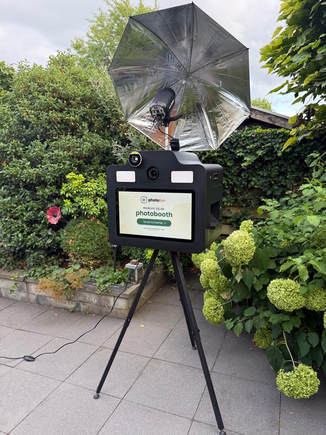 Onze photobooth opgesteld in de tuin